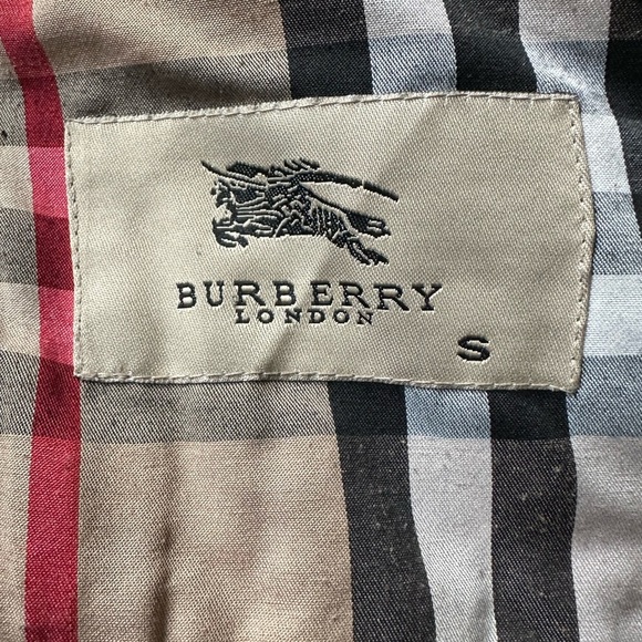 Burberry Black Quilted Jacket with Plaid Lining size S runs small - Picture 9 of 11